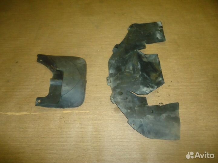 Брызговик правый передний Hyundai Starex