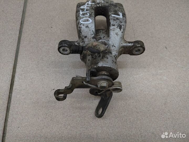 Суппорт задний левый Skoda Octavia A7