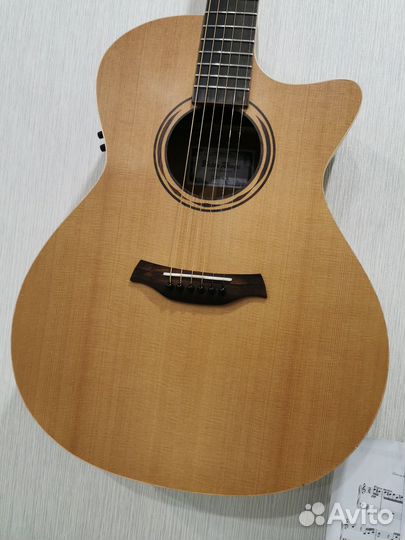 Акустическая гитара