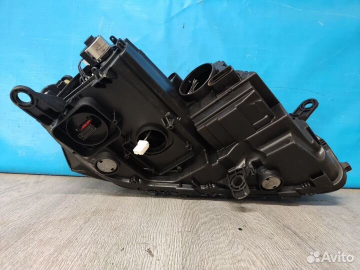 Фара левая Volkswagen Passat B7 2010-2015