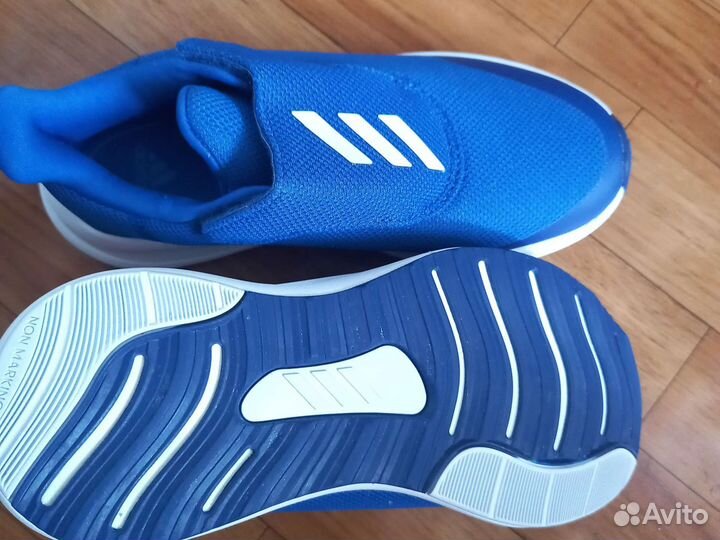 Кроссовки новые Adidas