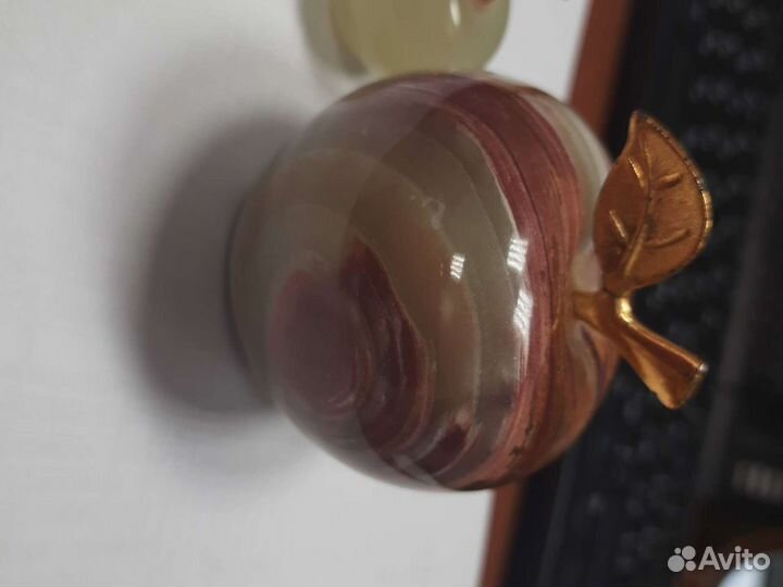 Каменные яблоки