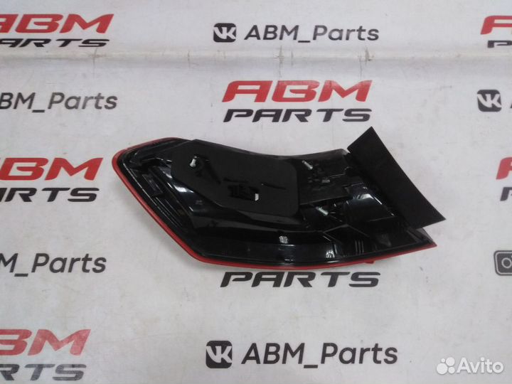 Задний правый фонарь Mercedes W212 до рест