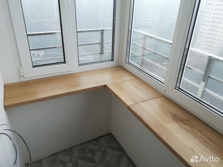 Балкон пластиковый с деревянным подоконником