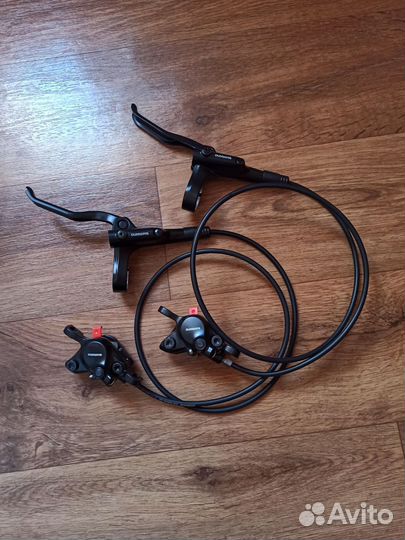 Передний гидравлический тормоз Shimano MT200