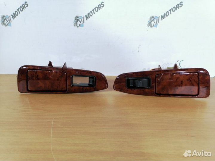 Кнопка стеклоподъемника задняя Toyota Crown