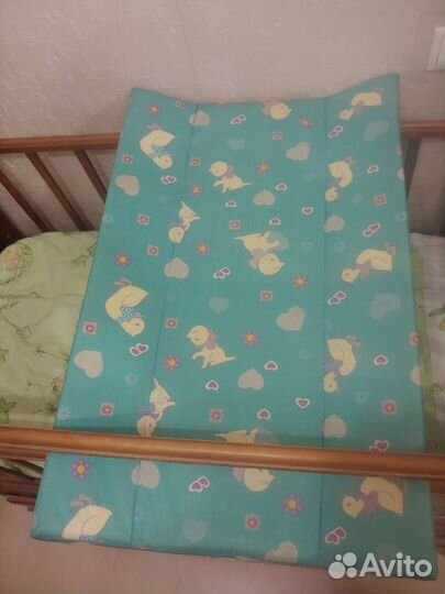 Пеленальная доска на кроватку