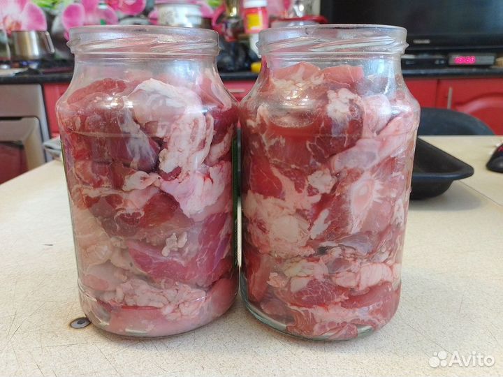 Мясная обрезь и тушёнка для животных