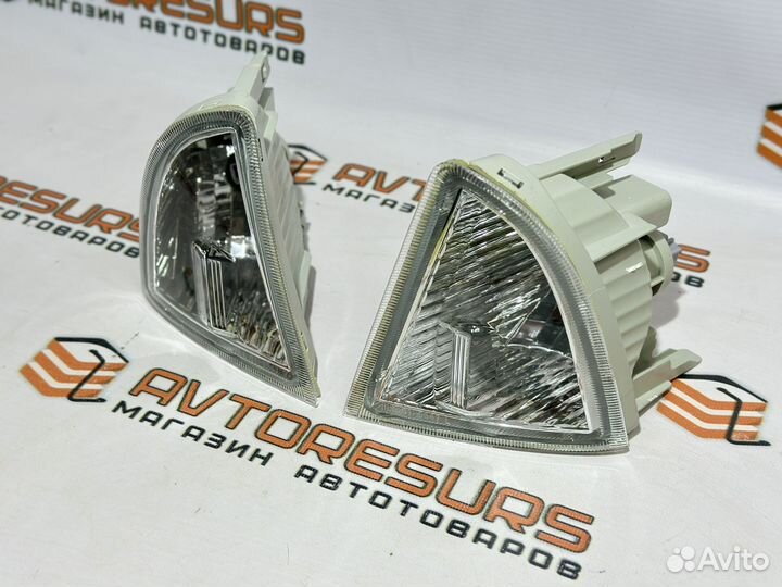 Повторитель поворота Toyota Aqua 2011-2014 год