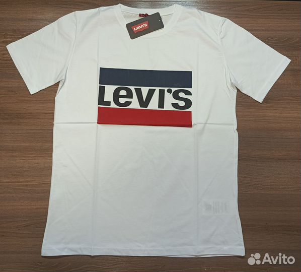 Футболка Levis