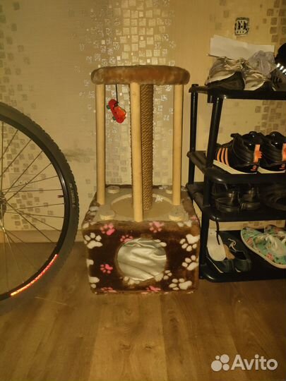 Кошачий дом с когтеточкой