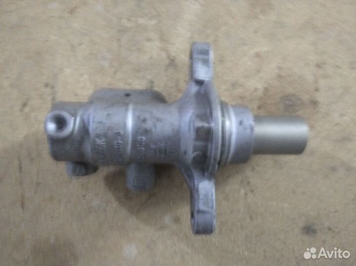 Главный тормозной цилиндр Ford Focus 3