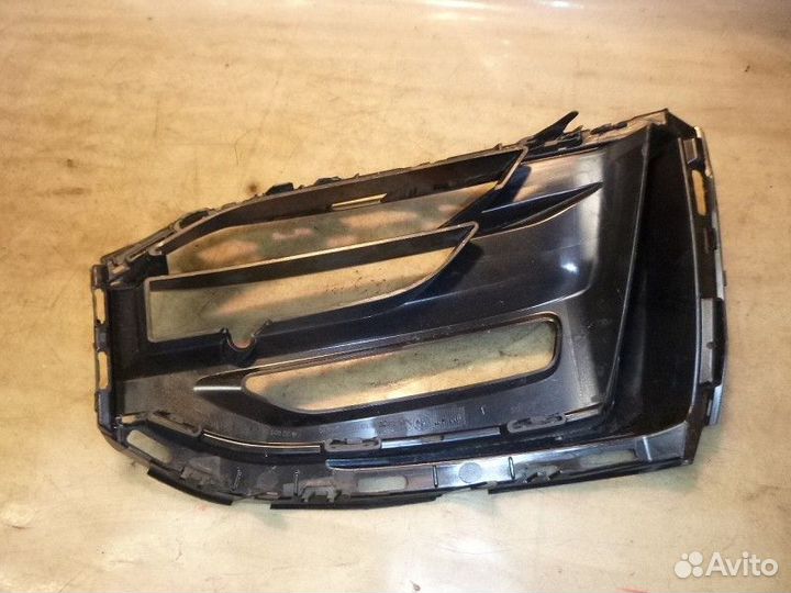 Решетка в бампер левая под птф BMW 1-series F40 2019