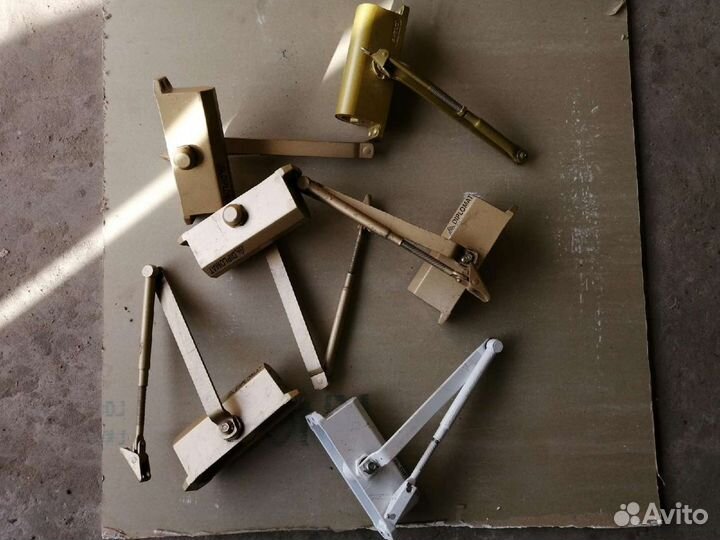 Петли для дверей