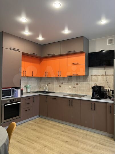 2-к. квартира, 72 м², 1/9 эт.