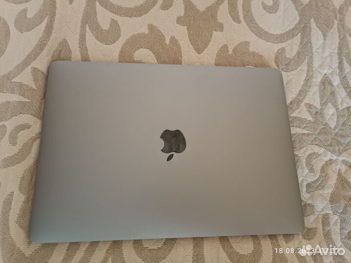 Macbook Pro 13 touch bar a1989