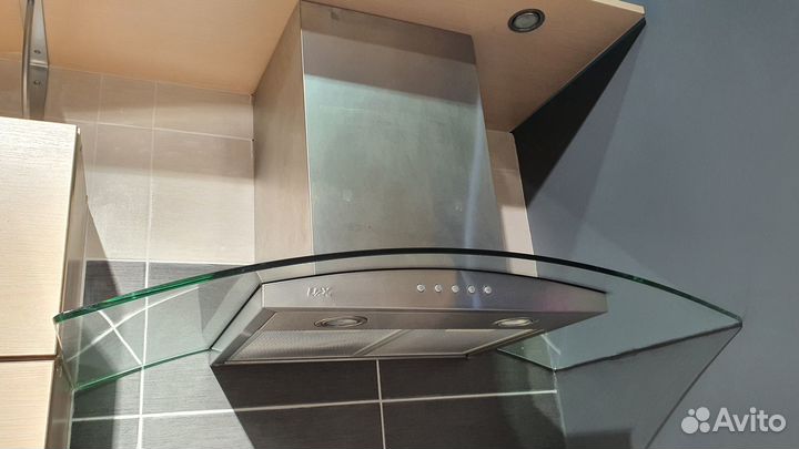 Кухня прямая с техникой