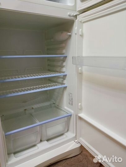 Холодильник Indesit