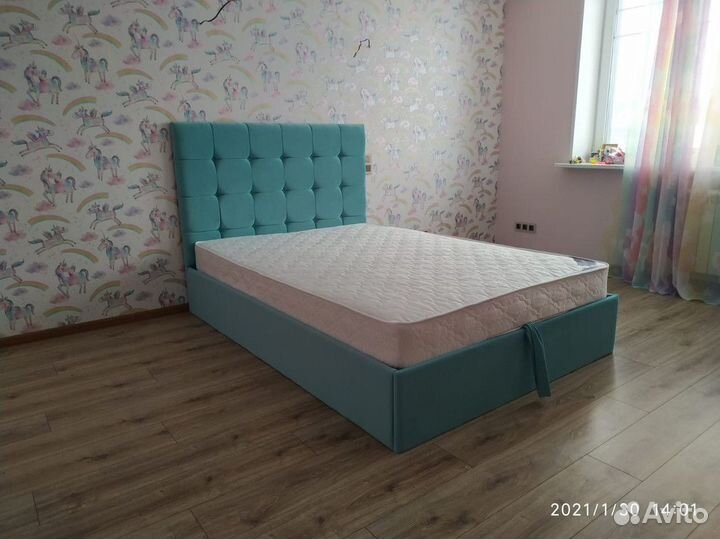 Кровать с матрасом