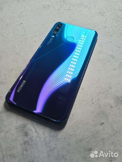 Телефон Honor 20 lite