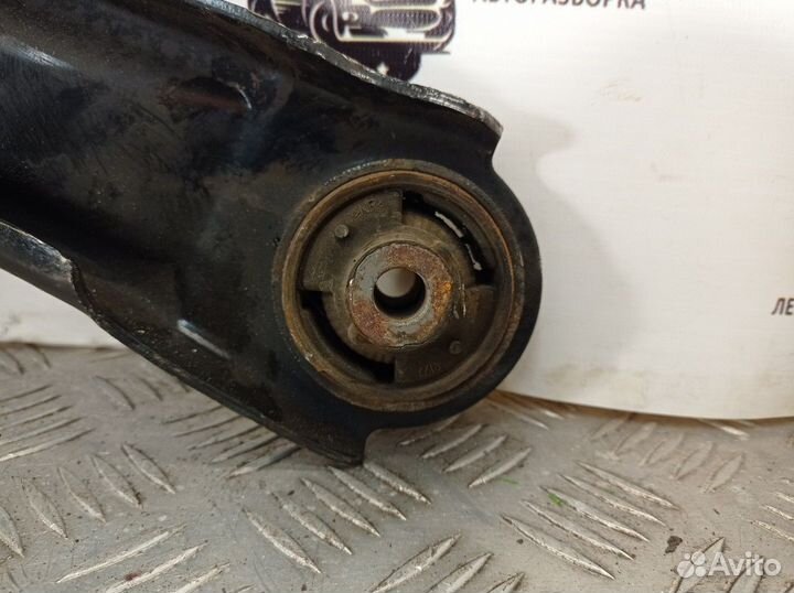 Рычаг передней подвески нижний правый R