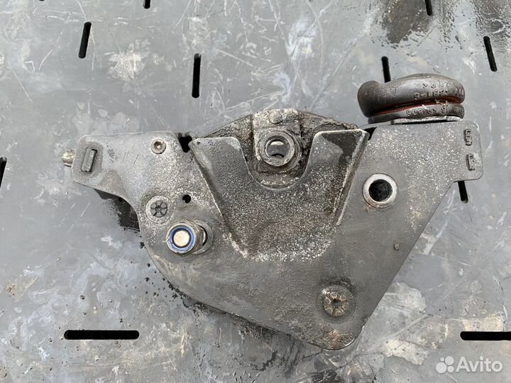 Замок кабины Scania 1519436 Скания