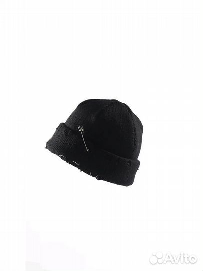 Шапка бини с кольцами черная