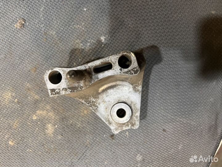 Кронштейн двигателя Toyota Avensis AZT250 1AZ-FSE