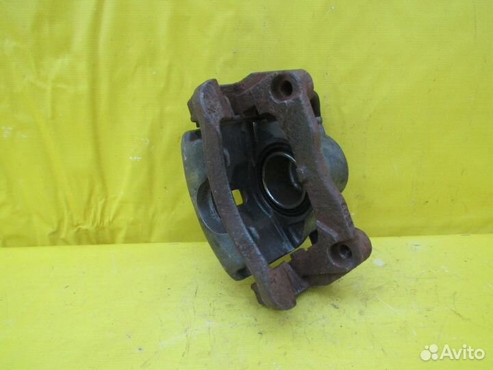 Суппорт передний Nissan Qashqai 10-14г 68305