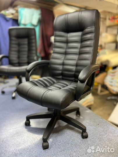 Офисное компьютерное кресло