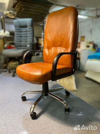 Офисное кресло