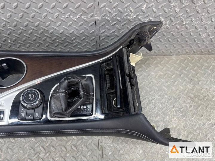 Бардачок между сиденьями nissan skyline