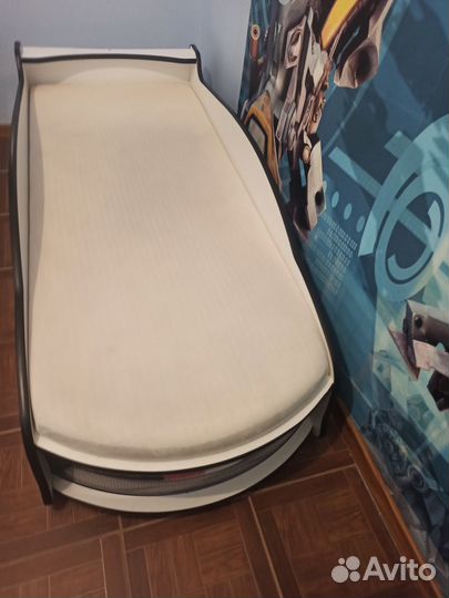 Детская кровать машина