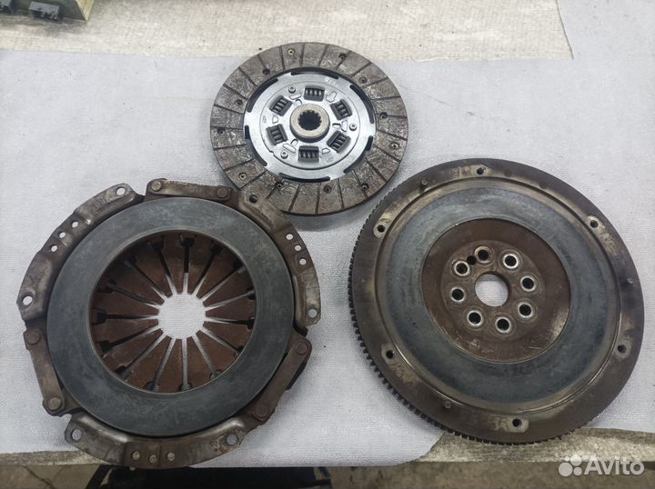 Маховик в сборе со сцеплением 215мм Saab9000