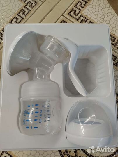 Набор Молокоотсос avent ручной и бутылочки новые