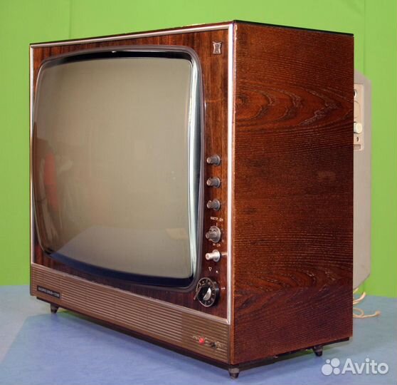 Редкий винтажный телевизор берёзка 210