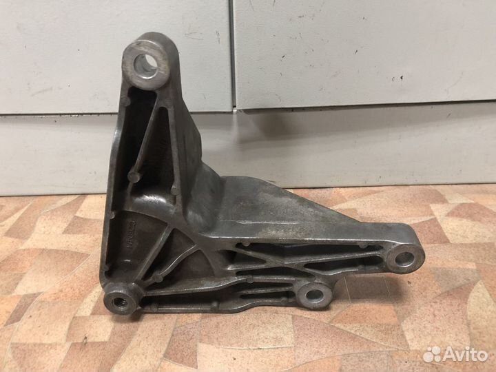 Кронштейн задней опоры двс Opel Astra j