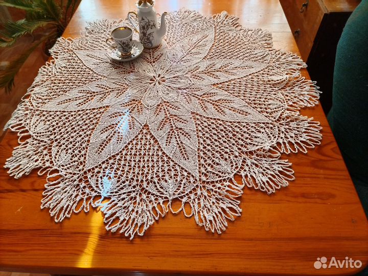 Вязаная салфетка ручной работы