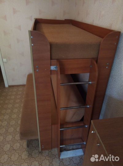 Кровать двухьярусная