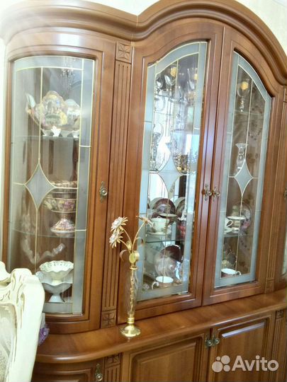 Буфеты серванты горки