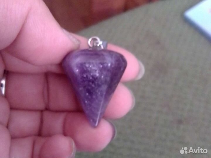 Кулоны или маятники из самоцветов