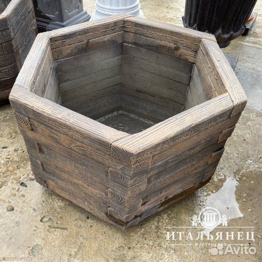 Садовые вазоны для цветов