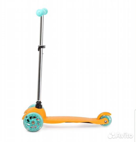 Самокат трехколесный