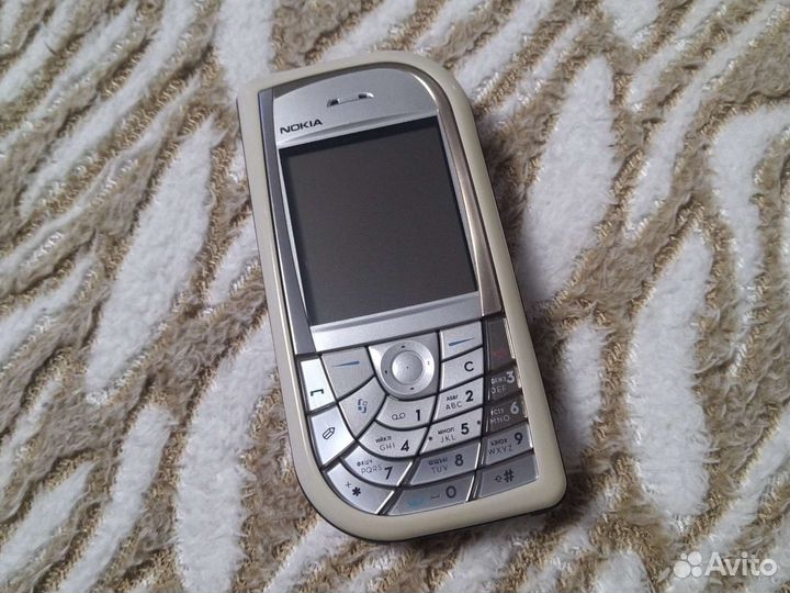 В продаже Nokia 7610