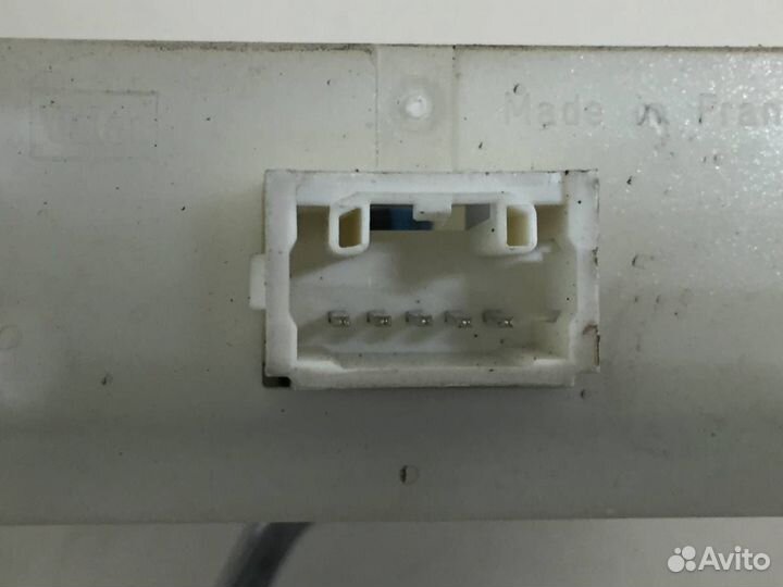 Блок управления центральным замком Toyota Avensis