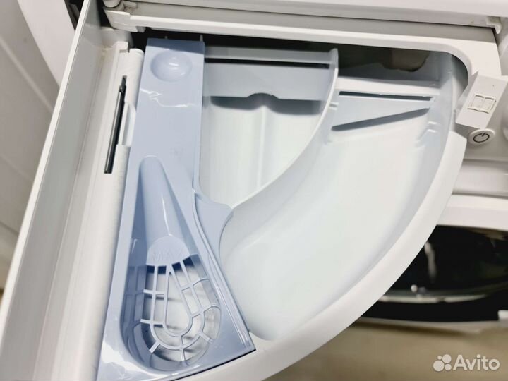 Стиральная машина Hotpoint Ariston RST 601W