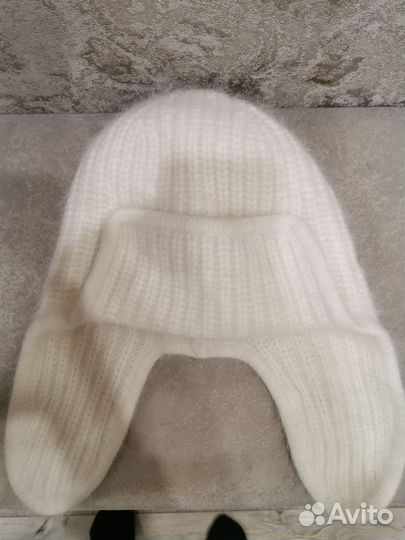 Тёплая зимняя шапка, почти новая