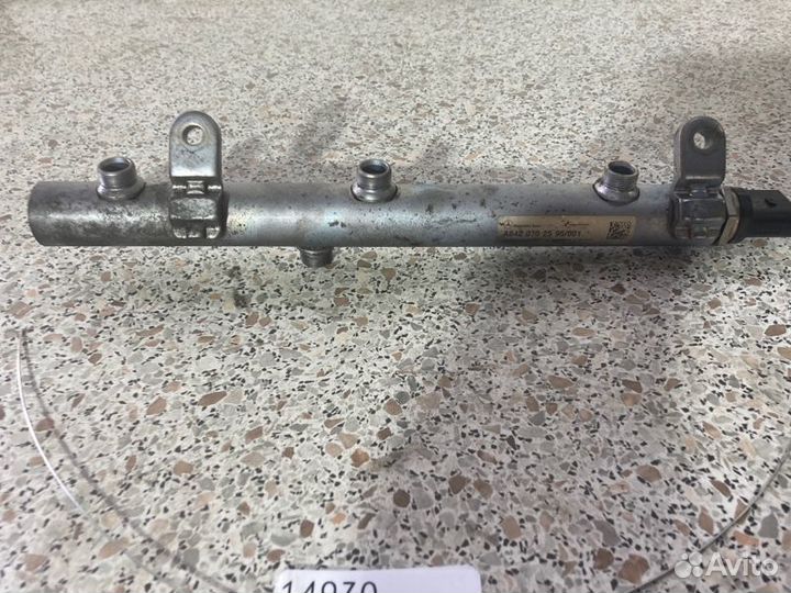 Топливная рампа правая Mercedes Sprinter W906