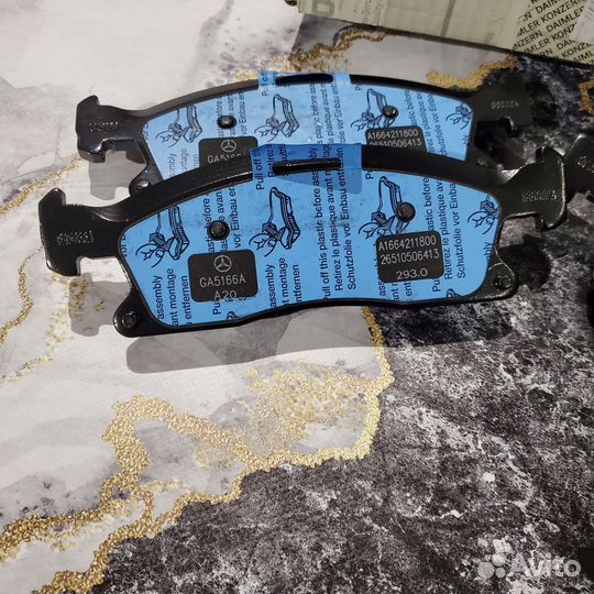 Тормозные колодки передние на mercedes w166 новые