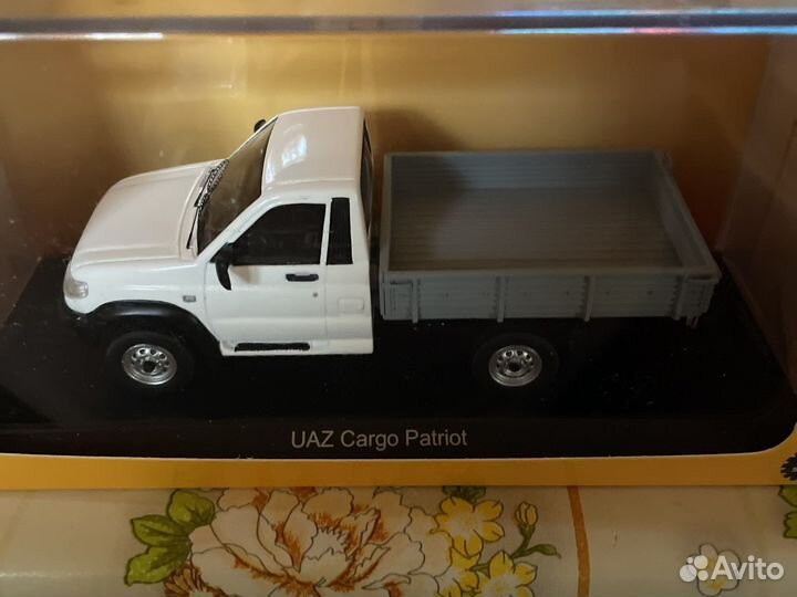 UAZ Cargo Patriot DiP. 1/43